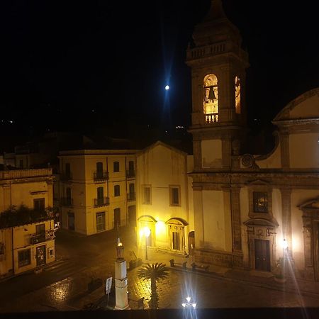 Bnb Donnalaura Carini Exterior photo