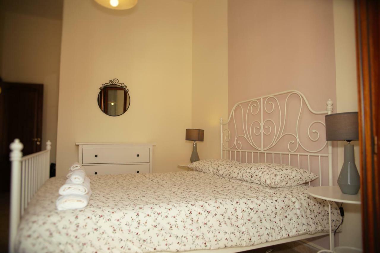 Bnb Donnalaura Carini Exterior photo